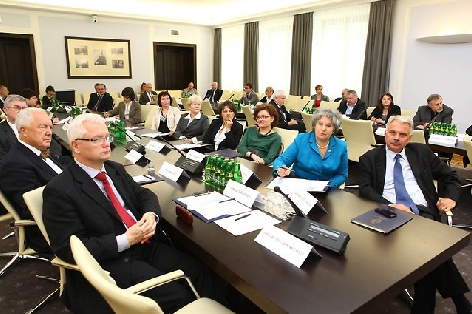 Tekst i zdjęcie www. senat.gov.pl